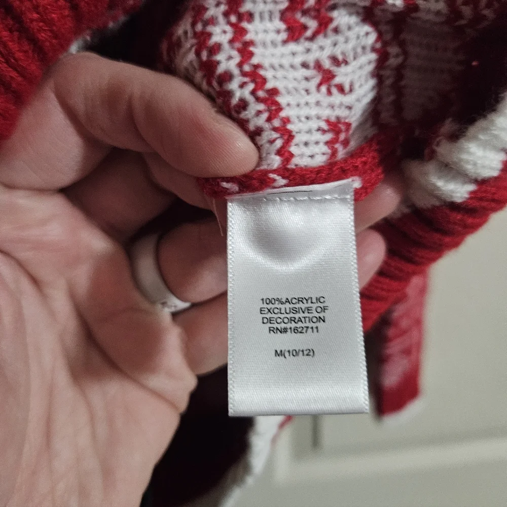 33 DEGREES LLAMA RED/WHITE CHRISTMAS SWEATER: New With Tags: Size M (10/12)